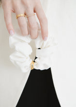 画像をギャラリービューアに読み込む, Ring-LINEN(White)