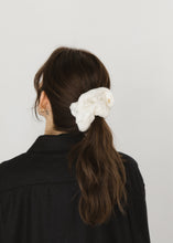 画像をギャラリービューアに読み込む, KNIT(White)