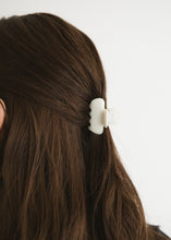 画像をギャラリービューアに読み込む, CLASSIC HAIR CLAW 02(Ivory)