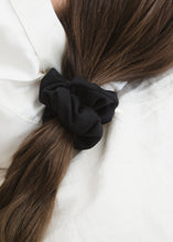 画像をギャラリービューアに読み込む, RIB KNIT(Black/White)