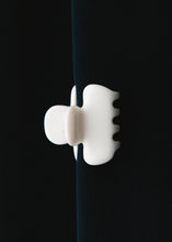 画像をギャラリービューアに読み込む, CLASSIC HAIR CLAW 02(Ivory)