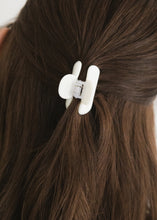 画像をギャラリービューアに読み込む, CLASSIC HAIR CLAW 02(Ivory)
