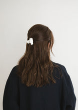 画像をギャラリービューアに読み込む, CLASSIC HAIR CLAW 02(Ivory)