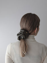 画像をギャラリービューアに読み込む, LEATHER(Khaki)