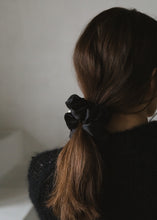 画像をギャラリービューアに読み込む, SILK SATIN(Black)