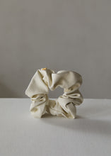 画像をギャラリービューアに読み込む, LEATHER(White)