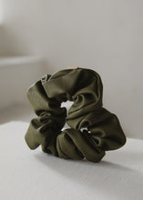 画像をギャラリービューアに読み込む, LEATHER(Olive)