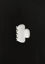 画像をギャラリービューアに読み込む, CLASSIC HAIR CLAW 02(Ivory)
