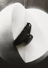 画像をギャラリービューアに読み込む, CLASSIC HAIR CLAW 01(Black)
