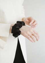 画像をギャラリービューアに読み込む, LACE(Black)
