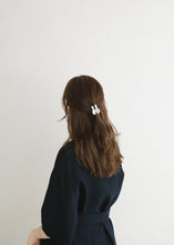 画像をギャラリービューアに読み込む, CLASSIC HAIR CLAW 02(Ivory)
