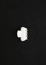 画像をギャラリービューアに読み込む, CLASSIC HAIR CLAW 02(Ivory)
