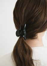 画像をギャラリービューアに読み込む, CLASSIC HAIR CLAW 01(Black)
