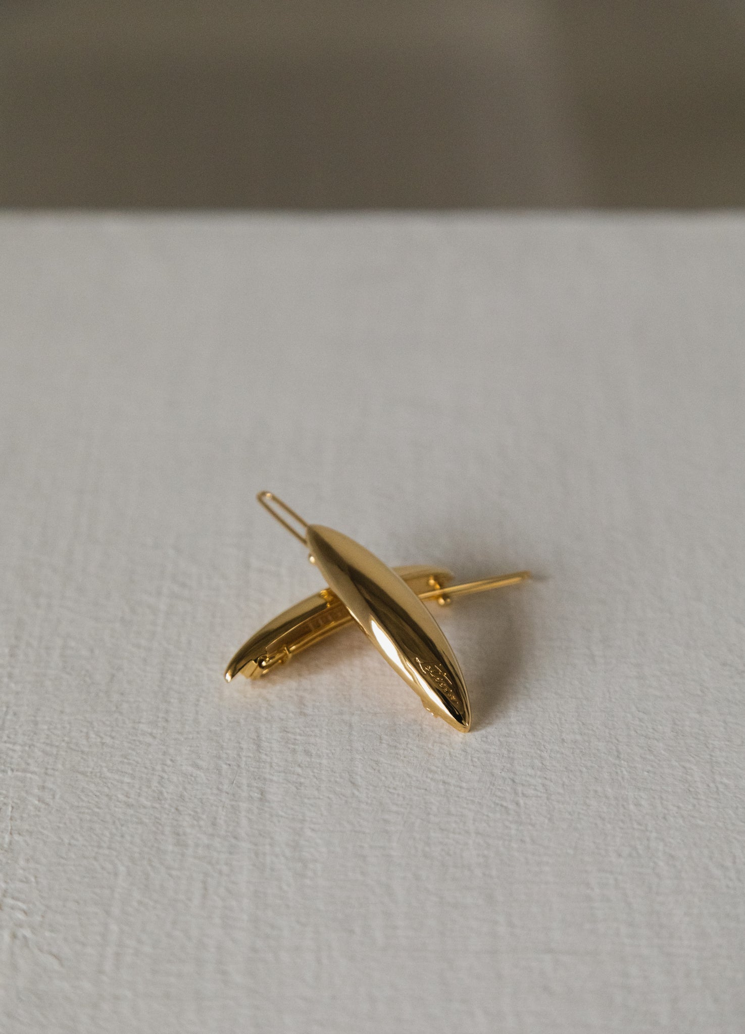 PIN 01(Gold) – LETICIA